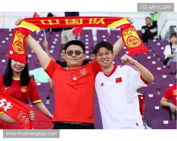 中国男女足同日同场训练 马德兴：相互交流互学共进